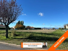 Terrain de 1360m² non viabilisé à Beauregard-L'Evêque. 