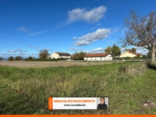 Terrain de 1360m² non viabilisé à Beauregard-L'Evêque. 