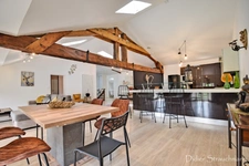 Dpt Charente Maritime (17), à vendre SAINT SAVINIEN immeuble 