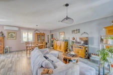Maison de plain-pied de 135 m² à vendre - 4 chambres - 1 bureau - 7 pièces TONNAY CHARENTE (17)