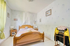 Maison de plain-pied de 135 m² à vendre - 4 chambres - 1 bureau - 7 pièces TONNAY CHARENTE (17)