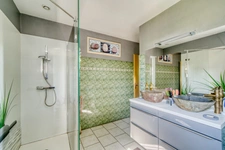 Maison de plain-pied de 135 m² à vendre - 4 chambres - 1 bureau - 7 pièces TONNAY CHARENTE (17)