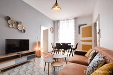 Dpt Charente Maritime (17), à vendre SAINT SAVINIEN immeuble 