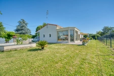 Maison de plain-pied de 135 m² à vendre - 4 chambres - 1 bureau - 7 pièces TONNAY CHARENTE (17)