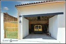 Maison de ville deux chambres avec garage et cour à Castillon la Bataille