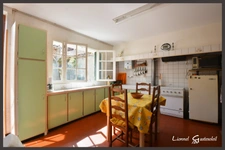 Maison de ville à vendre à rénover 2 chambres avec cour et petite dépendance à SAINTE FOY LA GRANDE (33)