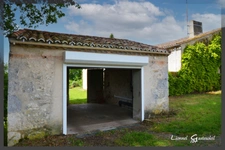 Maison en pierre avec parc de 3 ha et vue dominante à vendre à SAINT QUENTIN DE CAPLONG (33)