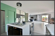 Maison à vendre 3 chambres, de plain-pied, garage et panneaux solaires sur un grand terrain plus de 3500m2 près de Bergerac (24)
