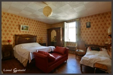 Maison de ville à vendre à rénover 2 chambres avec cour et petite dépendance à SAINTE FOY LA GRANDE (33)