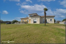 Maison à vendre 8 pièces 4 à 5 Chambres vue dominante sur la commune de Bonneville et Saint Avit des Fumadières (24)