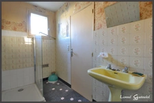 Maison à vendre en pierres disposant d'un jardin 6 pièces SAINT LAURENT DES COMBES (33) proche de SAINT EMILION 