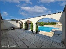 Maison à vendre de plain pied 3 chambres double garage et piscine sur la commune de  PINEUILH (33)