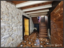 À vendre Corps de ferme en pierre de 250 m² à rénover 5 chambres, dépendances XXL (650 m²), prairie et bois sur 3 hectares. Situé au calme à Nastringues (Dordogne)