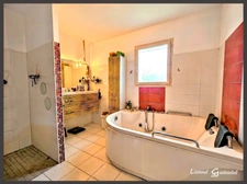 Maison à vendre 3 chambres, de plain-pied, garage et panneaux solaires sur un grand terrain plus de 3500m2 près de Bergerac (24)