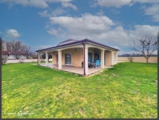 Maison à vendre 3 chambres dans un cadre champêtre à SAINT PIERRE D'EYRAUD (24)