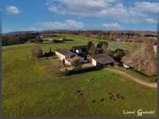 Ancien corps de ferme sur 6 hectares – Idéal pour projet équestre ou élevage canin  Maison en pierre 4 chambres avec dépendances à PINEUILH (33