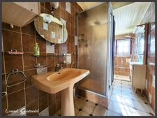 Maison à vendre de plain pied 3 chambres double garage et piscine sur la commune de  PINEUILH (33)