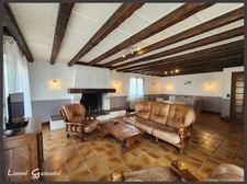 Maison à vendre de plain pied 3 chambres double garage et piscine sur la commune de  PINEUILH (33)