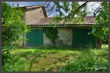 Maison avec dépendances à rénover à vendre 5 pièces 2 chambres à SAINT PIERRE D'EYRAUD en Dordogne (24)