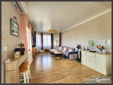 Maison sur deux niveaux 5 chambres Garages à vendre sur la commune de  PINEUILH (33)