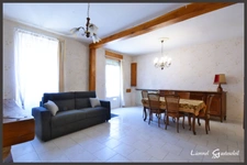 Maison de ville à vendre 4 chambres extérieur et garage sur la commune de Port Sainte Foy et Ponchapt en Dordogne 