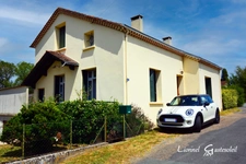 Maison à vendre 6 pièces 3 chambres sur trois niveaux disposant de beaux volumes au calme, proche du centre-ville de Bergerac (24)