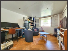 Maison sur deux niveaux 5 chambres Garages à vendre sur la commune de  PINEUILH (33)
