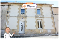Maison de ville deux chambres avec garage et cour à Castillon la Bataille