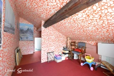 Maison à vendre 6 pièces 3 chambres sur trois niveaux disposant de beaux volumes au calme, proche du centre-ville de Bergerac (24)