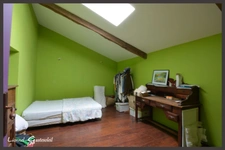 À vendre Corps de ferme en pierre de 250 m² à rénover 5 chambres, dépendances XXL (650 m²), prairie et bois sur 3 hectares. Situé au calme à Nastringues (Dordogne)