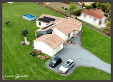 Maison à vendre 3 chambres, de plain-pied, garage et panneaux solaires sur un grand terrain plus de 3500m2 près de Bergerac (24)