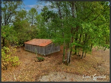 Maison à vendre de plain pied 3 chambres garage et grange sur 1.5ha à Fraisse en Dordogne   (24)