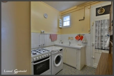  Maison familiale trois chambres à vendre avec jardin arboré – proche commerces et hôpital à PINEUILH (33)