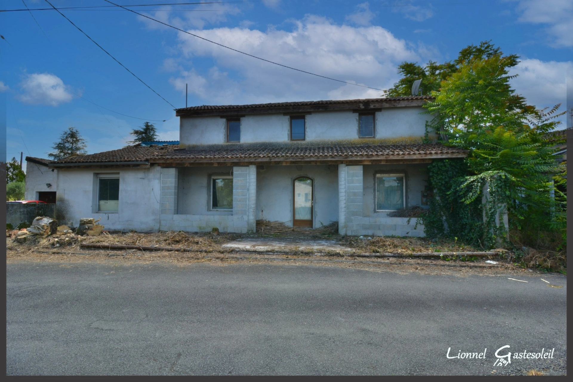 Maison 11 pièces 250 m² · à Ligueux · 250 m² · 58 000 €