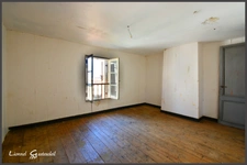 Maison de ville à rénover à vendre 6 pièces 3 chambres avec cour à SAINTE FOY LA GRANDE (33)