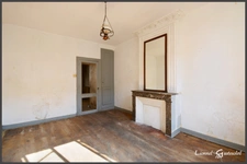 Maison de ville à rénover à vendre 6 pièces 3 chambres avec cour à SAINTE FOY LA GRANDE (33)