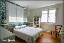Maison familiale rénovée avec appartement indépendant proche de la Dordogne à vendre 9 pièces PINEUILH (33)
