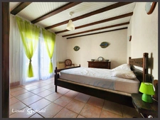 Maison à vendre de plain pied 3 chambres double garage et piscine sur la commune de  PINEUILH (33)