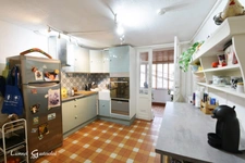 Immeuble rénové avec local commercial sur la commune de Sainte Foy la Grande 