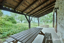 Ensemble immobilier deux maisons en pierres avec piscine et dépendances sur plus d'un 1.9ha