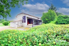 Ensemble immobilier deux maisons en pierres avec piscine et dépendances sur plus d'un 1.9ha