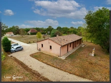 Maison à vendre de plain pied 3 chambres garage et grange sur 1.5ha à Fraisse en Dordogne   (24)