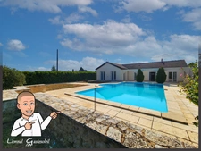 Maison à vendre de plain pied 3 chambres double garage et piscine sur la commune de  PINEUILH (33)