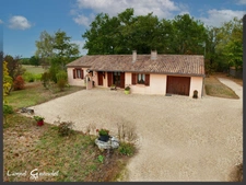 Maison à vendre de plain pied 3 chambres garage et grange sur 1.5ha à Fraisse en Dordogne   (24)
