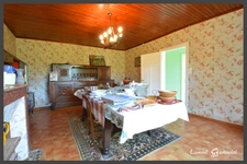 Maison avec dépendances à rénover à vendre 5 pièces 2 chambres à SAINT PIERRE D'EYRAUD en Dordogne (24)