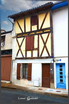 Maison à vendre 3/4 chambres à colombages au cœur de la bastide, idéale pour vivre ou investir à deux pas de la Dordogne à SAINTE FOY LA GRANDE (33)