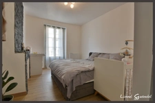 A vendre maison de ville sur trois niveaux au coeur de la bastide de Sainte Foy la Grande 