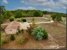 Maison à vendre de plain pied 3 chambres garage et grange sur 1.5ha à Fraisse en Dordogne   (24)