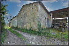 Ancien corp de ferme en pierre à vendre avec fort potentiel sur la commune de SAINTE RADEGONDE (33)
