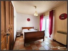 Maison à vendre de plain pied 3 chambres double garage et piscine sur la commune de  PINEUILH (33)